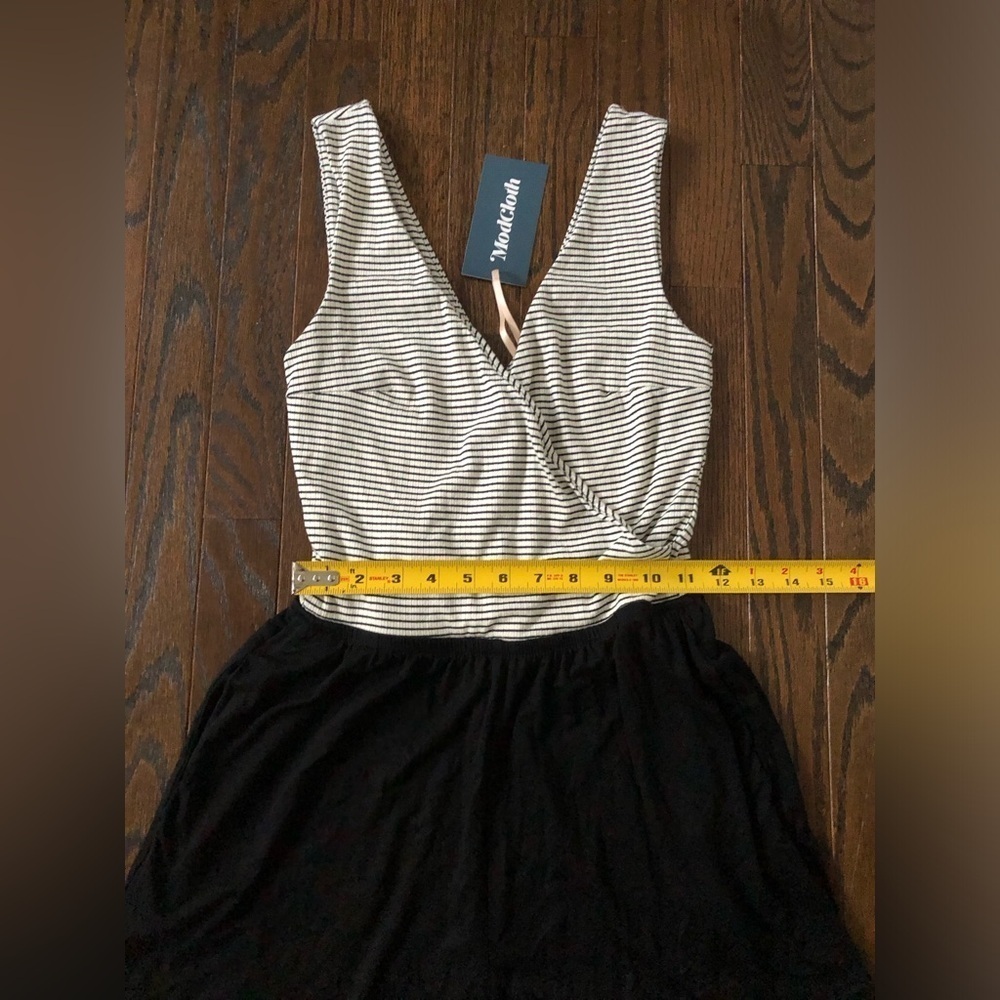 ModCloth Women’s XXS Black/White Deep V-Neck Sleeveless Romper w/Pockets - NWT! - Picture 9 of 13